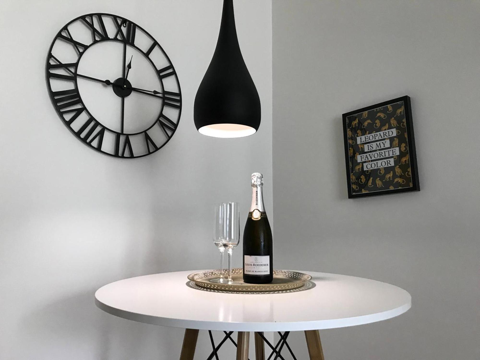 S8 Luxury 2 Oldtown - Foodstore, Crib, Babychair, Netflix, Pc Screen, Unlimmusic Apartman Kassa